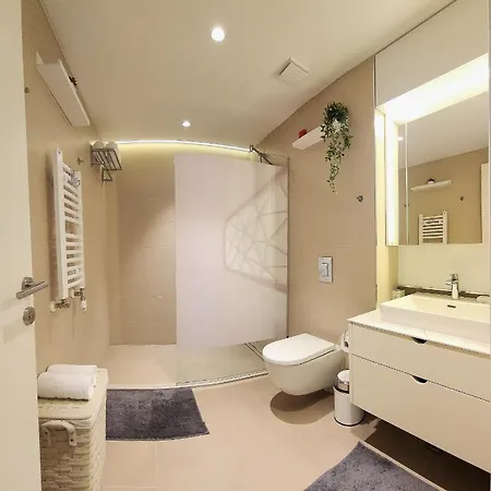 Daire Waterfront 16th Fl Lux Apt. W/ View Belgrad