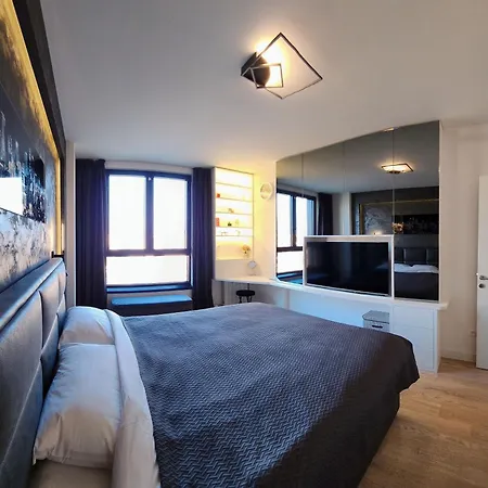 Waterfront 16th Fl Lux Apt. W/ View Belgrad